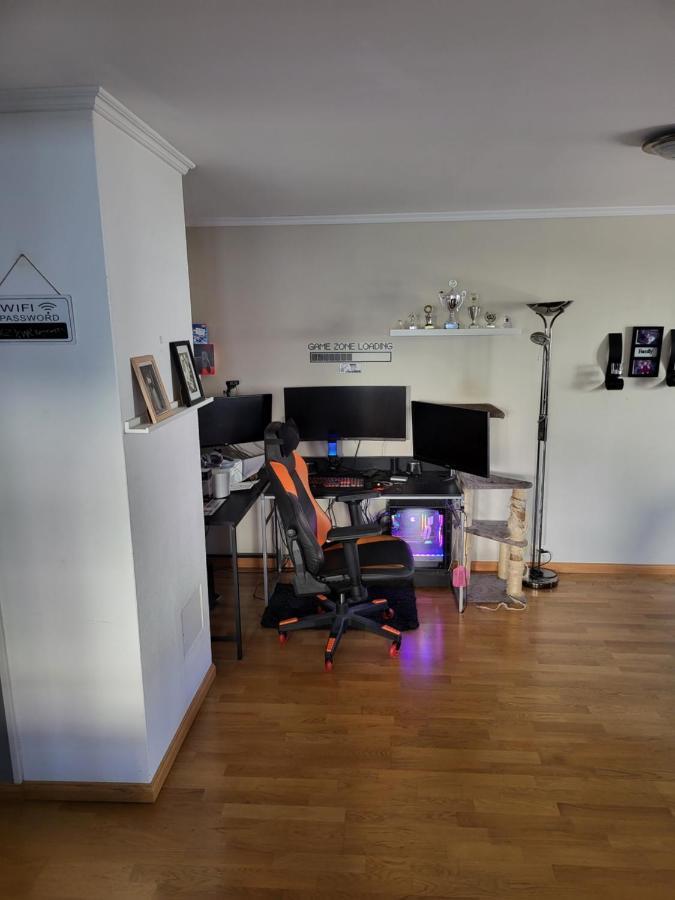 Sentrumsleilighet Med Gratis Parkering Til Leie Appartement Arendal Buitenkant foto