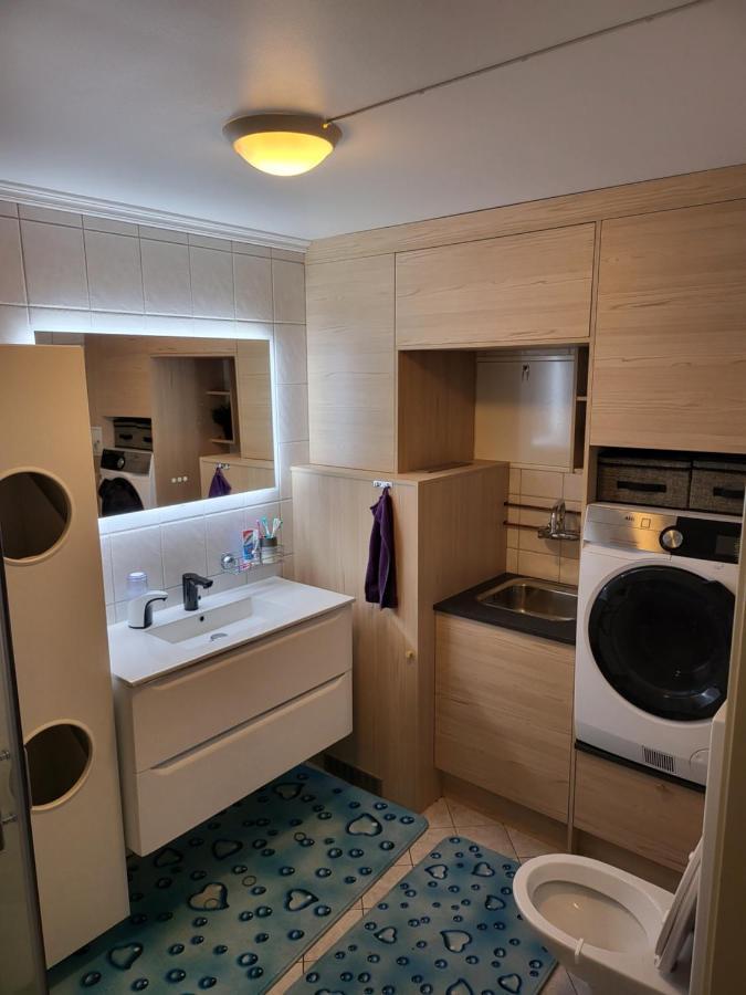 Sentrumsleilighet Med Gratis Parkering Til Leie Appartement Arendal Buitenkant foto